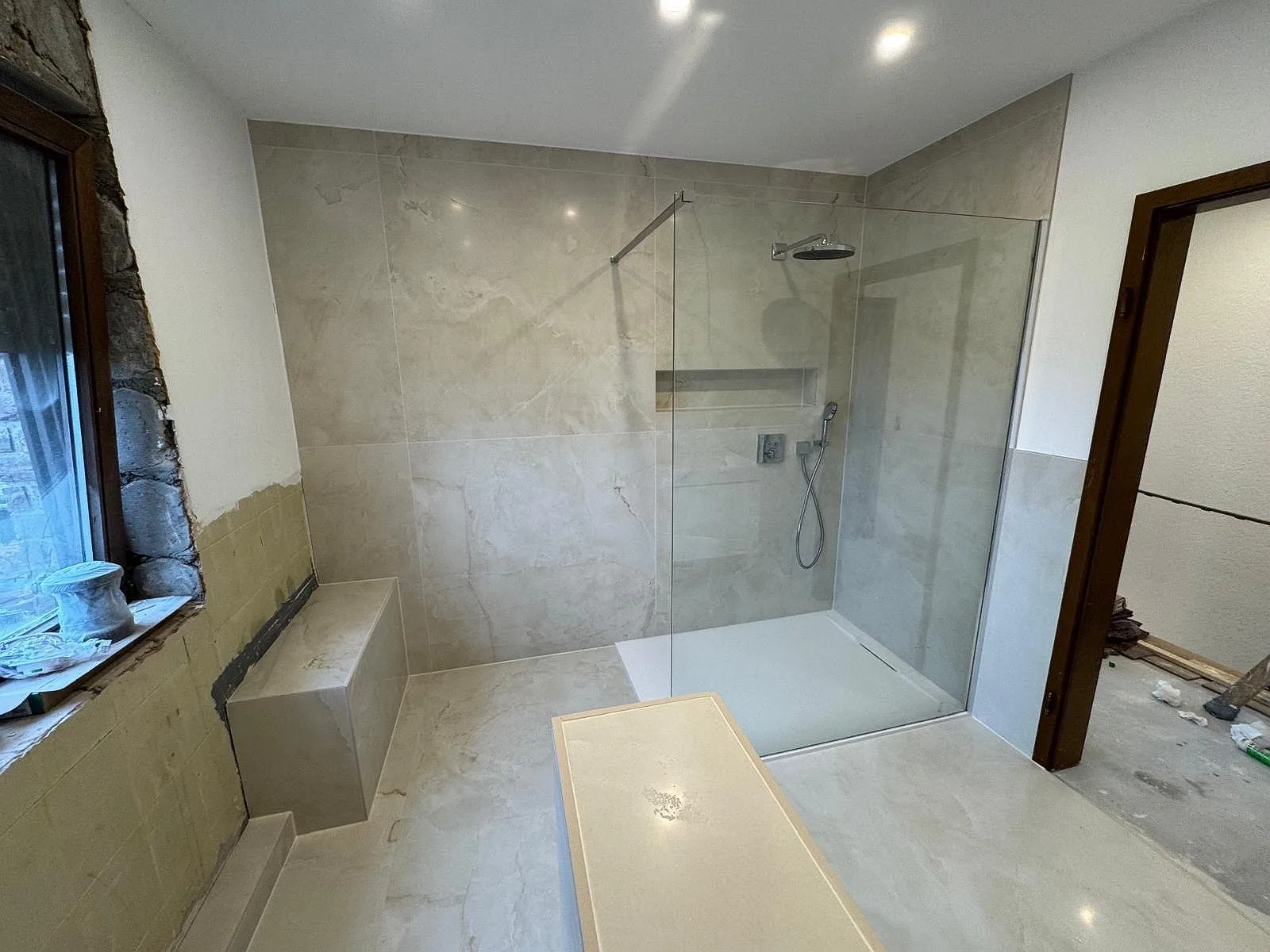 Walk-In Dusche mit Glaswand