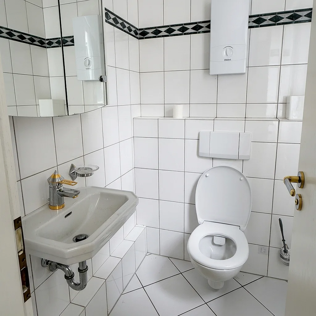 Badezimmer vor der Sanierung (Vorher)
